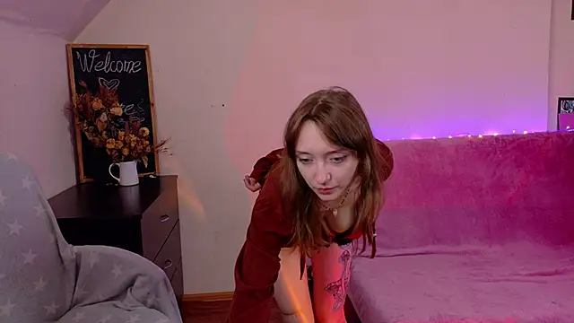 Snapshot of TinyMuse_ chatting on November 2025 09:40:01 AM TinyMuse online show from November 2025 09:40:01 AM