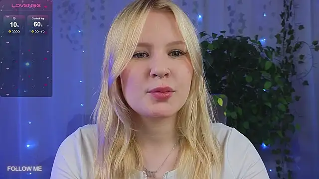 Snapshot of Mila_wxw chatting on November 2025 08:22:02 AM Mila wxw online show from November 2025 08:22:02 AM