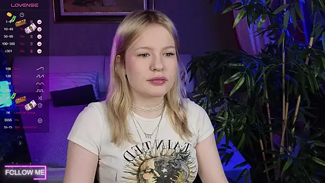 Snapshot of Mila_wxw chatting on November 2025 12:15:02 PM Mila wxw online show from November 2025 12:15:02 PM