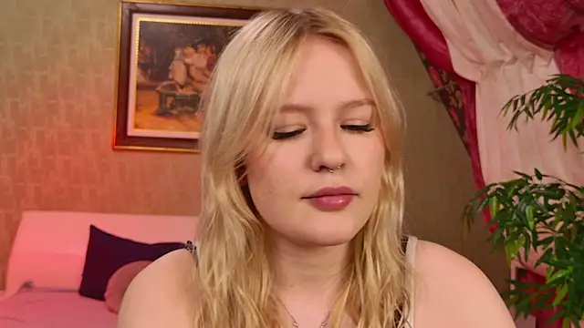 Snapshot of Mila_wxw chatting on November 2025 12:19:02 PM Mila wxw online show from November 2025 12:19:02 PM