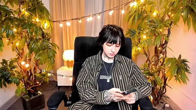 MarianCarter online show from November 2025 01:43:01 PM