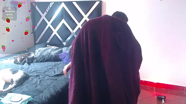 Zooee 01 online show from November 2025 02:20:01 PM