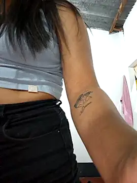 lapicarona18 online show from November 2025 10:41:02 PM