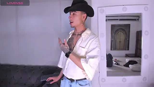 Snapshot of PiperrCry chatting on November 2025 04:01:02 AM PiperrCry online show from November 2025 04:01:02 AM