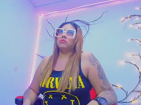 Snapshot of Isa_Boom chatting on November 2025 08:41:02 PM Isa Boom online show from November 2025 08:41:02 PM