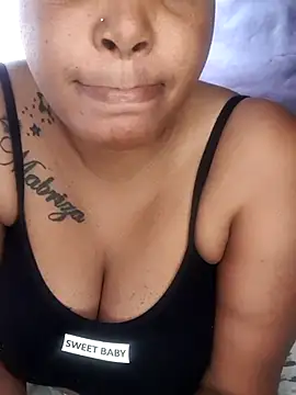 Snapshot of Qeenbrie chatting on November 2025 10:20:01 AM Qeenbrie online show from November 2025 10:20:01 AM