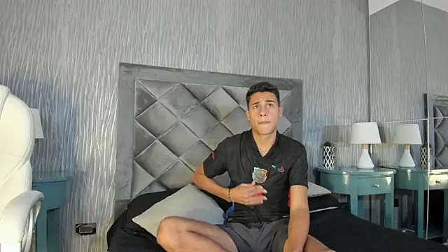 Snapshot of Dominic_Burk chatting on November 2025 07:36:02 PM Dominic Burk online show from November 2025 07:36:02 PM