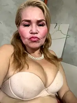 Snapshot of dirty_mother3 chatting on December 2025 09:20:01 PM dirty mother3 online show from December 2025 09:20:01 PM