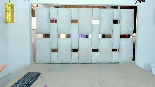 Snapshot of Lois_Cullen chatting on November 2025 07:04:02 PM Lois Cullen online show from November 2025 07:04:02 PM