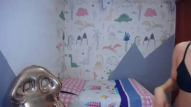 sophiia t online show from December 2025 01:16:02 PM