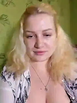 Snapshot of Steshaa chatting on November 2025 08:43:01 PM Steshaa online show from November 2025 08:43:01 PM