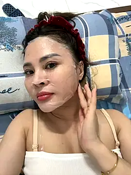 Snapshot of hellela-a chatting on November 2025 06:41:02 PM hellela-a online show from November 2025 06:41:02 PM