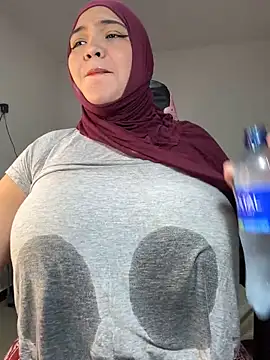 Snapshot of sweetmuslim01 chatting on January 2025 01:31:02 AM sweetmuslim01 online show from January 2025 01:31:02 AM