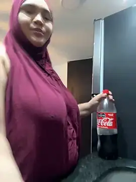 Snapshot of sweetmuslim01 chatting on January 2025 09:37:01 PM sweetmuslim01 online show from January 2025 09:37:01 PM