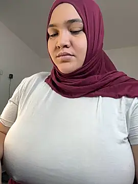 Snapshot of sweetmuslim01 chatting on February 2025 08:48:02 PM sweetmuslim01 online show from February 2025 08:48:02 PM