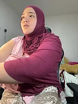 Snapshot of sweetmuslim01 chatting on February 2025 01:04:02 AM sweetmuslim01 online show from February 2025 01:04:02 AM