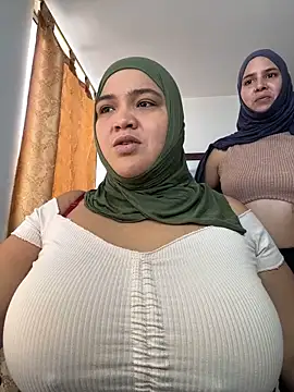 Snapshot of sweetmuslim01 chatting on October 2025 04:31:02 PM sweetmuslim01 online show from October 2025 04:31:02 PM