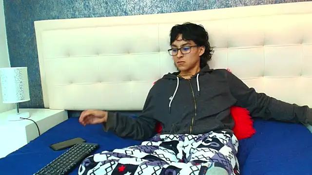 Snapshot of Zoro_V chatting on November 2025 12:05:02 PM Zoro V online show from November 2025 12:05:02 PM