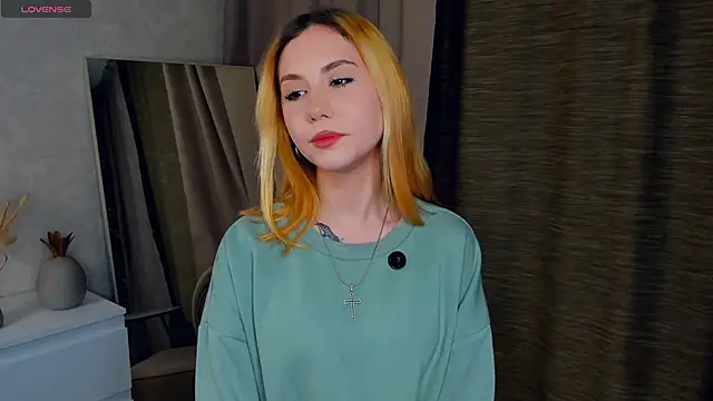 Snapshot of LilyMaiorano chatting on November 2025 06:46:01 AM LilyMaiorano online show from November 2025 06:46:01 AM