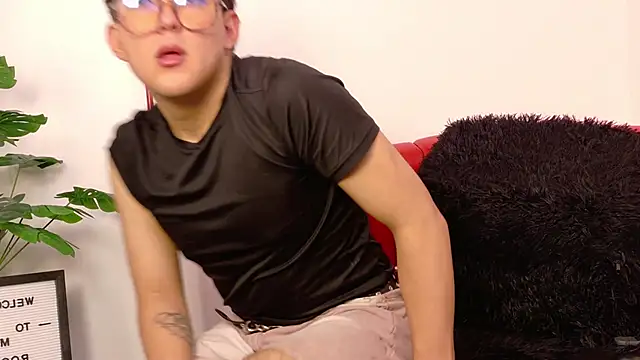 Valentin X online show from November 2025 03:38:01 AM