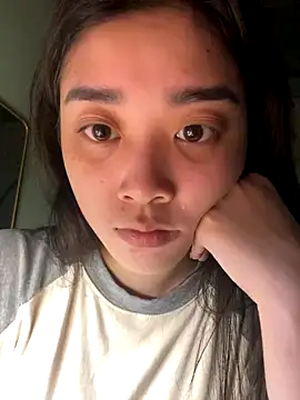 Snapshot of Lynn-122 chatting on November 2025 12:33:01 AM Lynn-122 online show from November 2025 12:33:01 AM