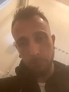 Snapshot of Tom32NB chatting on November 2025 01:53:02 PM Tom32NB online show from November 2025 01:53:02 PM