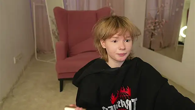 Snapshot of miccka__ chatting on November 2025 10:35:02 AM miccka online show from November 2025 10:35:02 AM