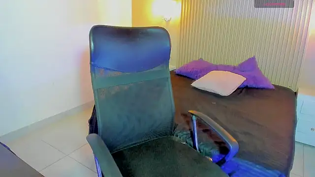 SashaSmithh1 online show from November 2025 06:01:01 AM