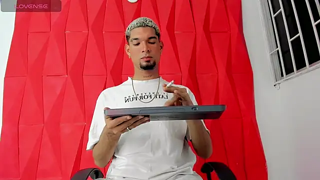 Carlitos sexy online show from November 2025 03:40:02 AM