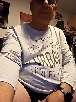 andy-1961 online show from November 2025 11:36:02 PM