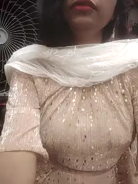 riyahot011 online show from November 2025 11:09:01 AM