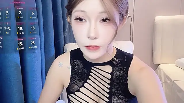 Amy-Babyy online show from November 2025 03:00:02 PM