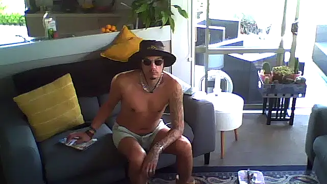 cloudyyyykiwi online show from November 2025 08:41:02 PM