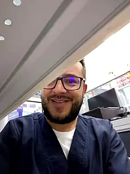 Snapshot of Manolovega chatting on November 2025 08:03:01 PM Manolovega online show from November 2025 08:03:01 PM