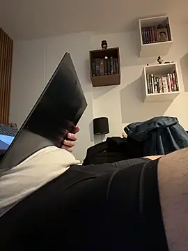 Manuelst11928 online show from November 2025 04:44:02 AM