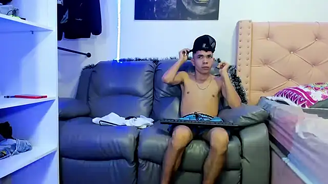 alejoSteele online show from November 2025 12:10:02 AM