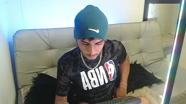 Snapshot of Brunicci chatting on November 2025 07:18:01 AM Brunicci online show from November 2025 07:18:01 AM