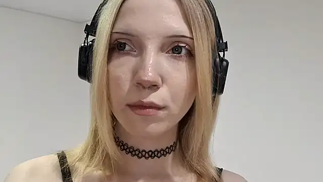 MarcieAragaki online show from November 2025 01:17:02 PM