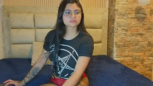 Snapshot of Lucy_Belmont chatting on November 2025 06:56:02 PM Lucy Belmont online show from November 2025 06:56:02 PM