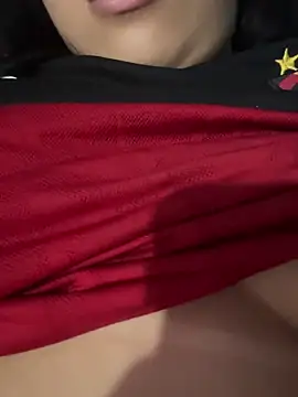 Snapshot of Larissa_xxe chatting on November 2025 01:19:01 AM Larissa xxe online show from November 2025 01:19:01 AM