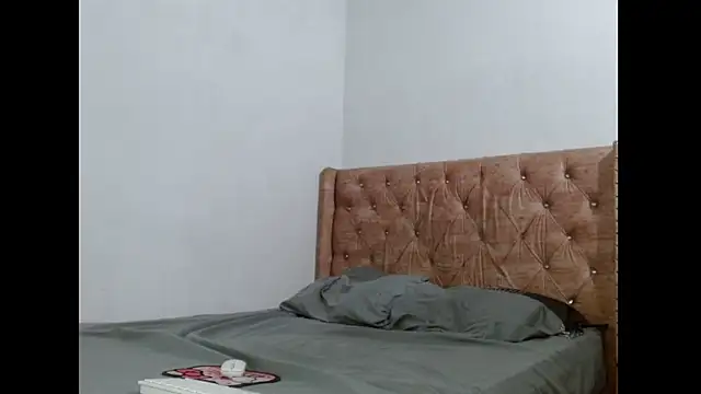 Snapshot of Alexx_and_Valentinoo chatting on November 2025 09:41:02 PM Alexx and Valentinoo online show from November 2025 09:41:02 PM