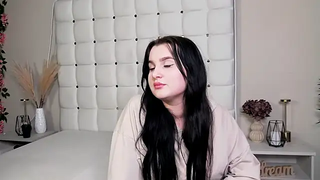 Snapshot of EvaVise chatting on November 2025 01:06:01 PM EvaVise online show from November 2025 01:06:01 PM