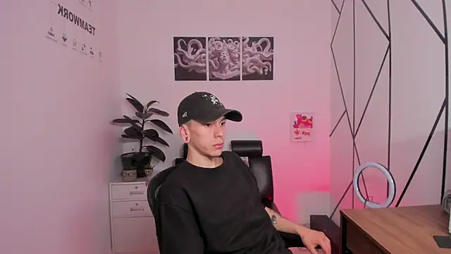 James Adams 01 online show from November 2025 01:11:01 PM