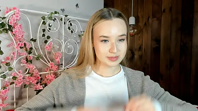 Snapshot of KristleKirst chatting on November 2025 03:05:02 PM KristleKirst online show from November 2025 03:05:02 PM