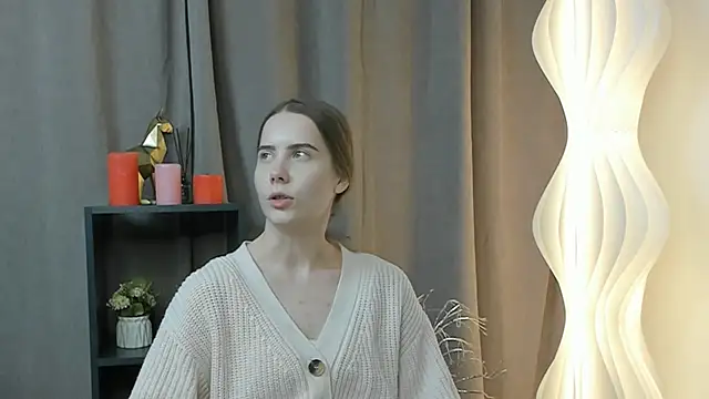 Snapshot of MoonBenne chatting on November 2025 08:30:02 AM MoonBenne online show from November 2025 08:30:02 AM