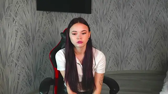 Snapshot of CarleeHake chatting on November 2025 02:55:02 AM CarleeHake online show from November 2025 02:55:02 AM