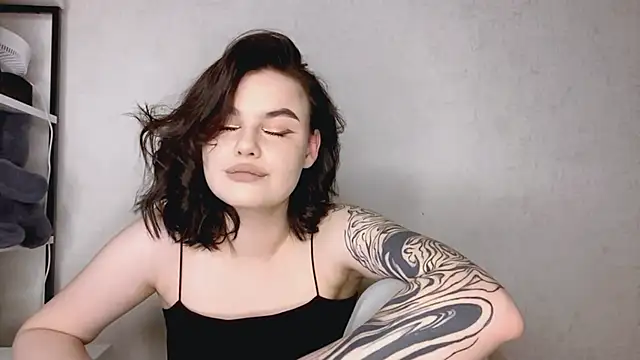 EllieVate online show from November 2025 05:12:01 PM