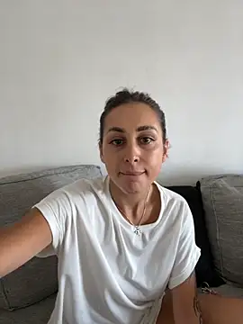 LouaneRls online show from November 2025 07:05:02 PM