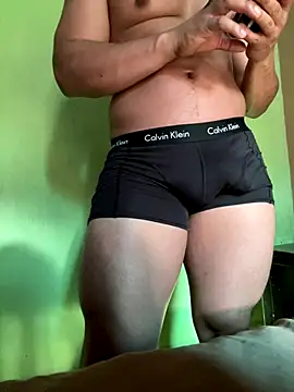 Snapshot of hardsexboyfit chatting on November 2025 09:35:02 PM hardsexboyfit online show from November 2025 09:35:02 PM