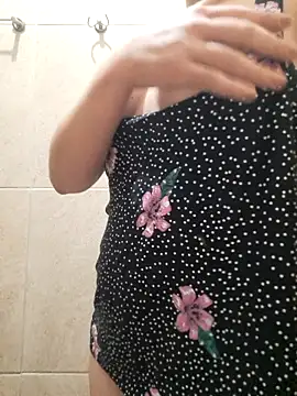 Snapshot of Bruninhahot86 chatting on November 2025 06:35:01 AM Bruninhahot86 online show from November 2025 06:35:01 AM